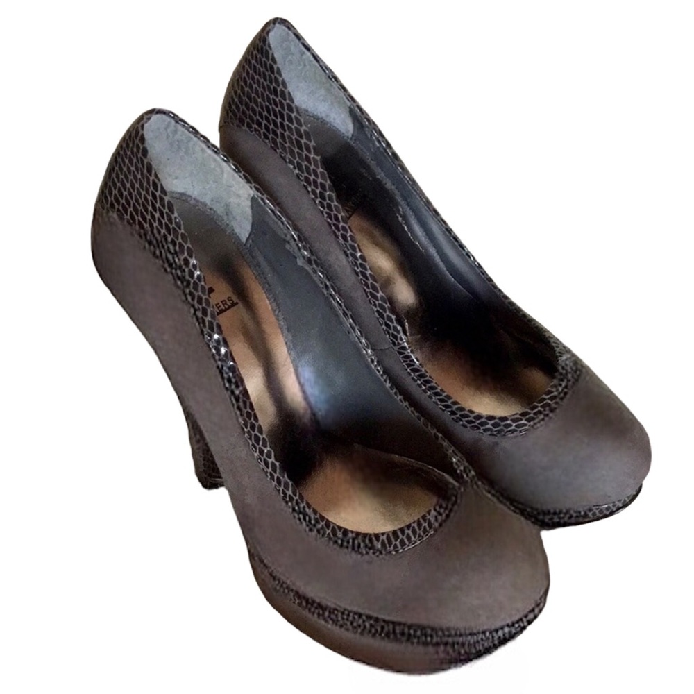 〰️ Bakers Grey Suede Platform Heels Pumps 〰️